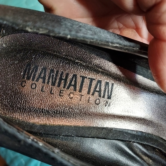 Manhattan collections black heels 7.5 Bows on front - Picture 5 of 8